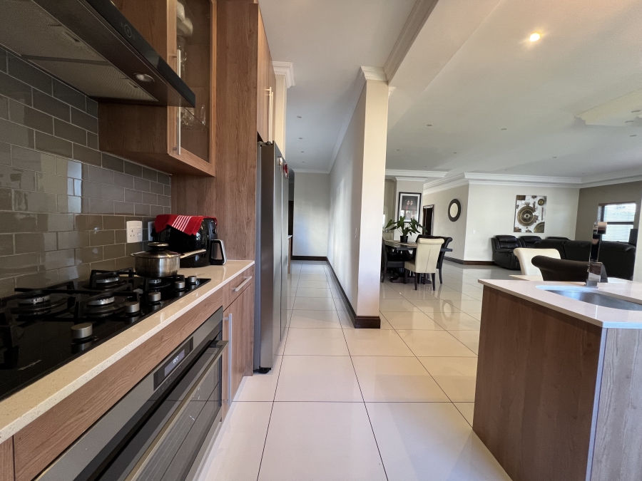 6 Bedroom Property for Sale in Sagewood Western Cape